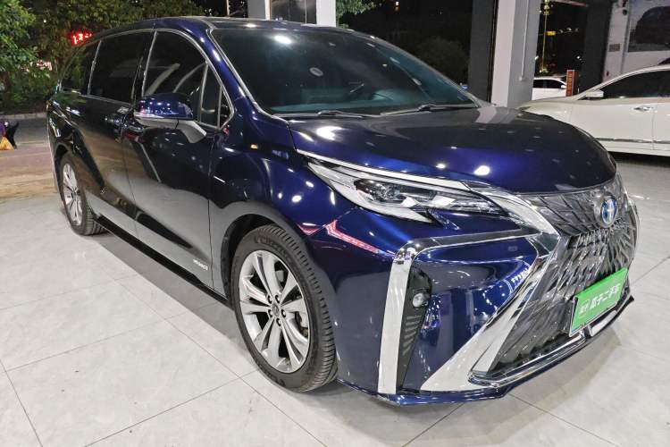 Used Toyota SIENNA 2023 2.5L Hybrid Deluxe Edition Front Right 45 Deg