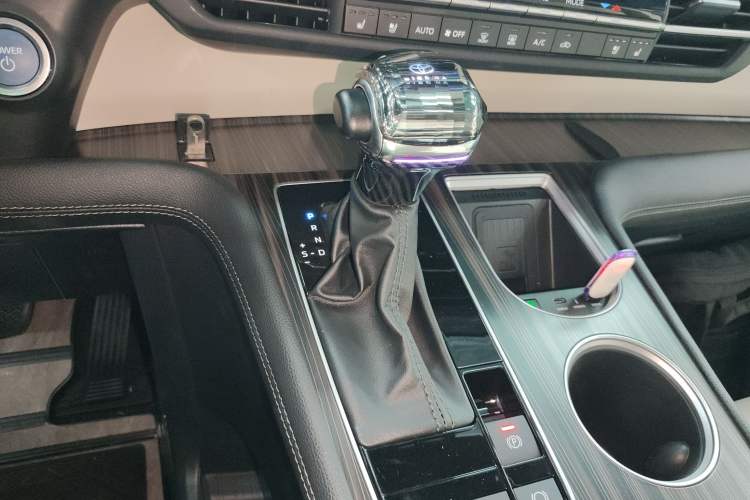 Used Toyota SIENNA 2023 2.5L Hybrid Deluxe Edition Gear Lever
