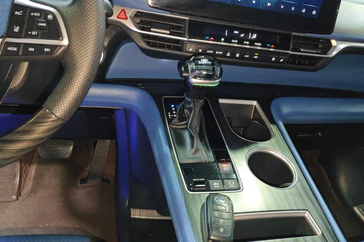 Used Toyota SIENNA 2023 2.5L Hybrid Deluxe Edition Gear Lever