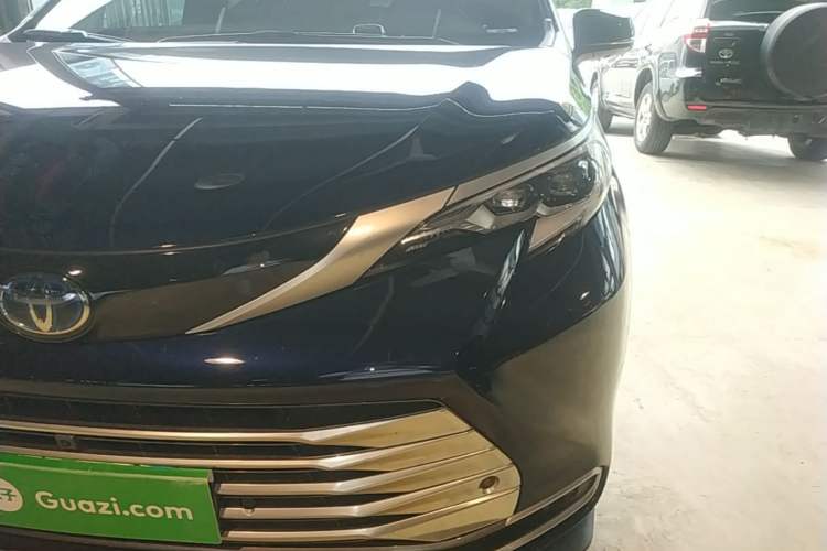 Used Toyota SIENNA 2023 2.5L Hybrid Platinum Edition Left Front Headlight
