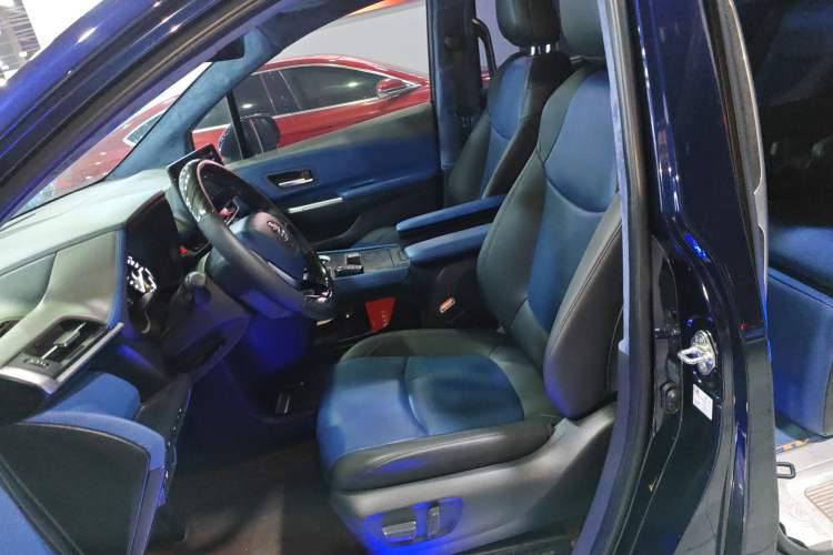 Used Toyota SIENNA 2023 2.5L Hybrid Deluxe Edition Left Front Seat