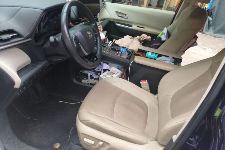 Used Toyota SIENNA 2023 2.5L Hybrid Ultimate Edition Left Front Seat