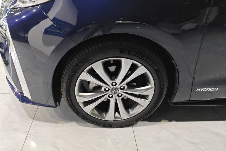 Used Toyota SIENNA 2023 2.5L Hybrid Deluxe Edition Left Front Wheel Hub