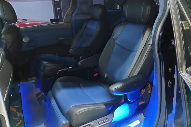 Used Toyota SIENNA 2023 2.5L Hybrid Deluxe Edition Left Rear Seat