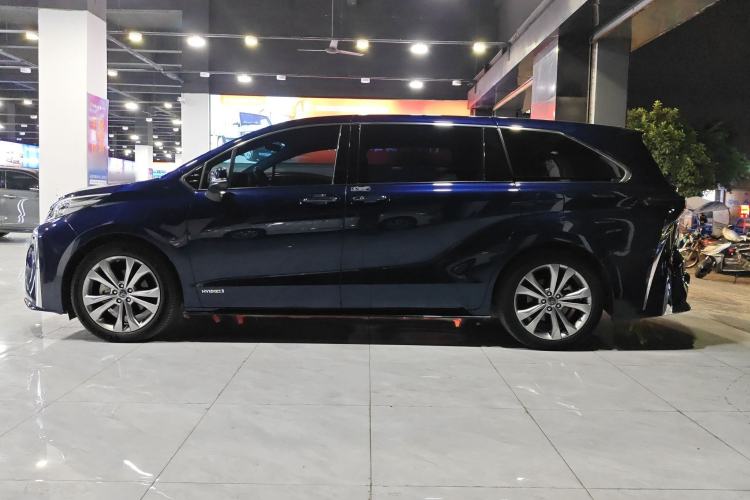Used Toyota SIENNA 2023 2.5L Hybrid Deluxe Edition Left Side