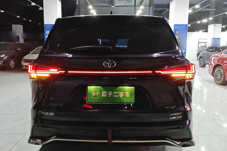 Used Toyota SIENNA 2023 2.5L Hybrid Deluxe Edition Rear