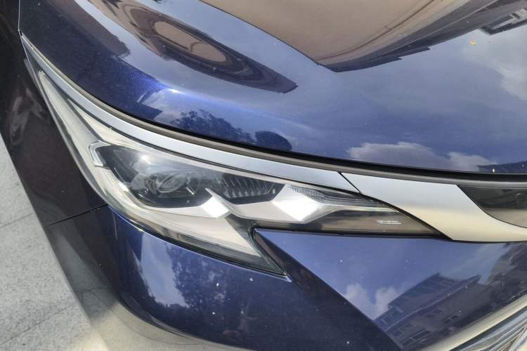 Used Toyota SIENNA 2023 2.5L Hybrid Deluxe Edition Right Front Headlight