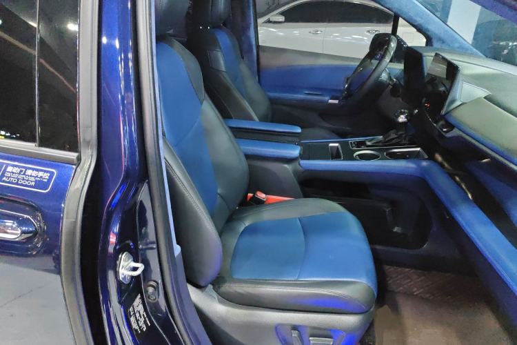 Used Toyota SIENNA 2023 2.5L Hybrid Deluxe Edition Right Front Seat