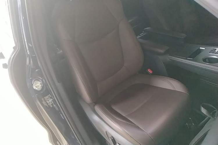 Used Toyota SIENNA 2023 2.5L Hybrid Platinum Edition Right Front Seat