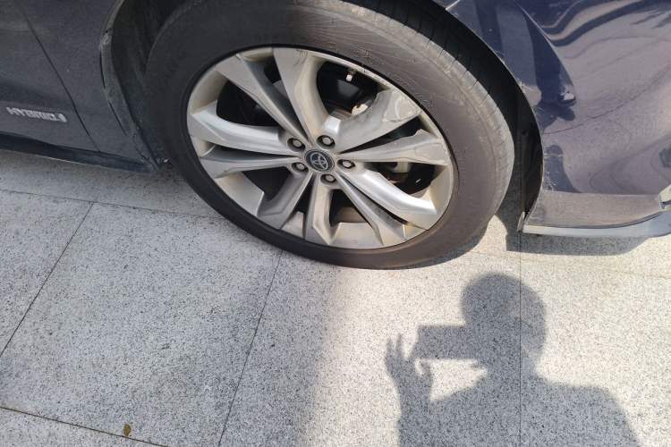 Used Toyota SIENNA 2023 2.5L Hybrid Deluxe Edition Right Front Wheel Hub