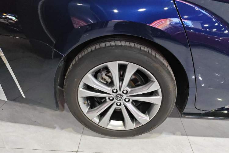 Used Toyota SIENNA 2023 2.5L Hybrid Deluxe Edition Right Rear Wheel Hub