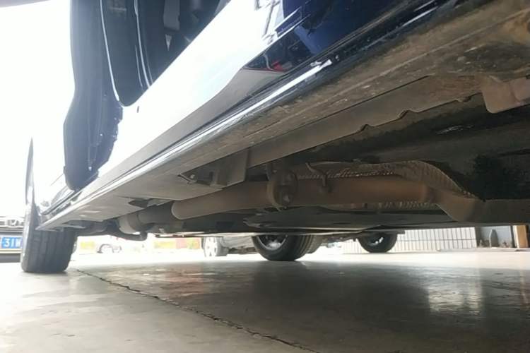Used Toyota SIENNA 2023 2.5L Hybrid Platinum Edition Right Side Sill
