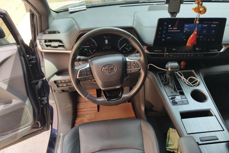 Used Toyota SIENNA 2023 2.5L Hybrid Deluxe Edition Steering Wheel