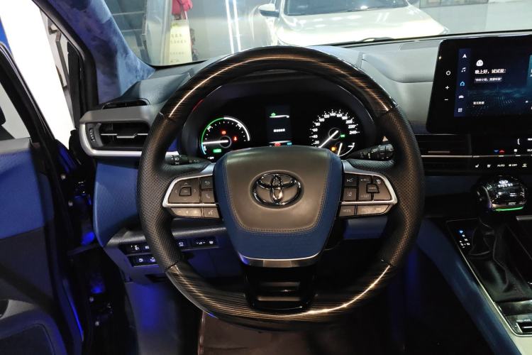Used Toyota SIENNA 2023 2.5L Hybrid Deluxe Edition Steering Wheel