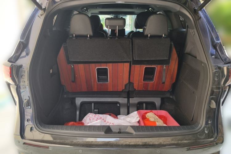 Used Toyota SIENNA 2023 2.5L Hybrid Deluxe Edition Trunk