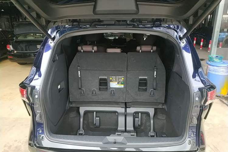 Used Toyota SIENNA 2023 2.5L Hybrid Platinum Edition Trunk