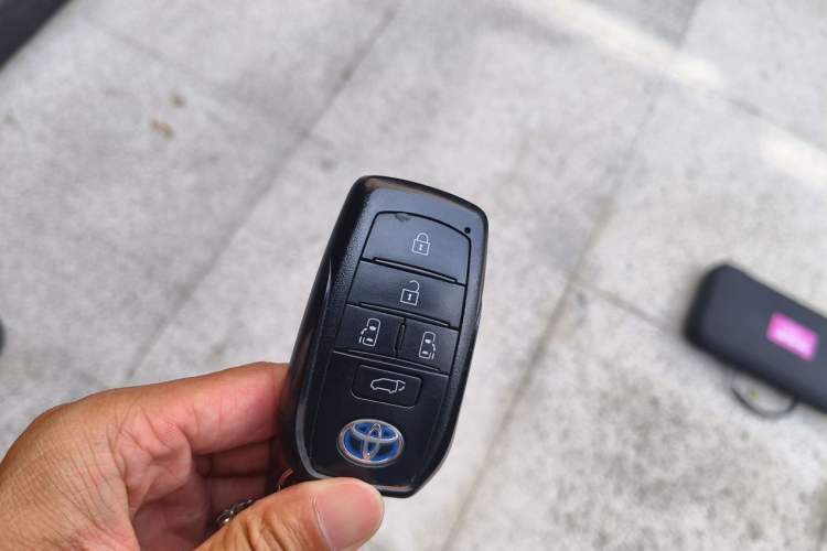 Used Toyota SIENNA 2023 2.5L Hybrid Deluxe Edition Vehicle Key