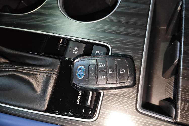 Used Toyota SIENNA 2023 2.5L Hybrid Deluxe Edition Vehicle Key