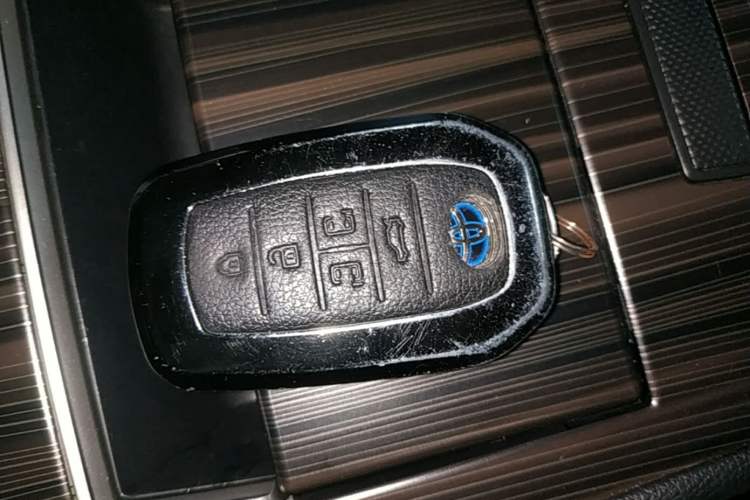 Used Toyota SIENNA 2023 2.5L Hybrid Platinum Edition Vehicle Key