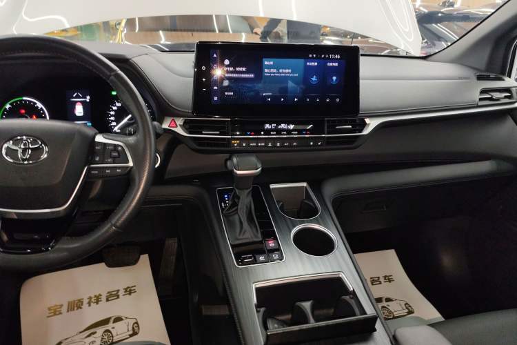 Used Toyota SIENNA 2023 2.5L Hybrid Deluxe Edition Audio And AC Panel