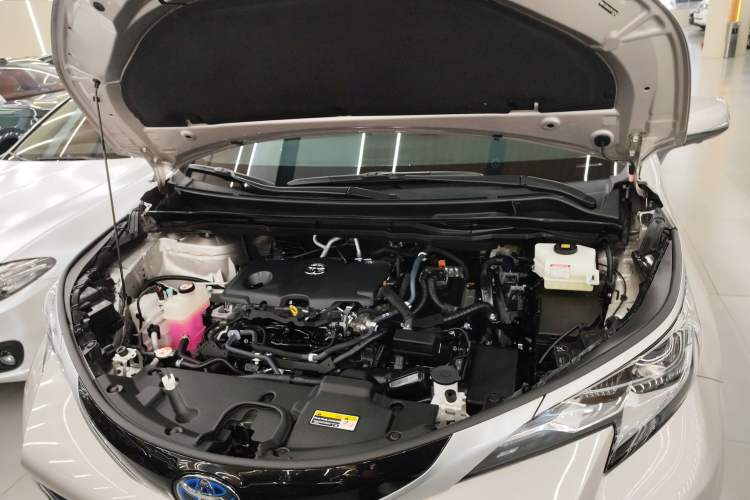 Used Toyota SIENNA 2023 2.5L Hybrid Deluxe Edition Engine Bay