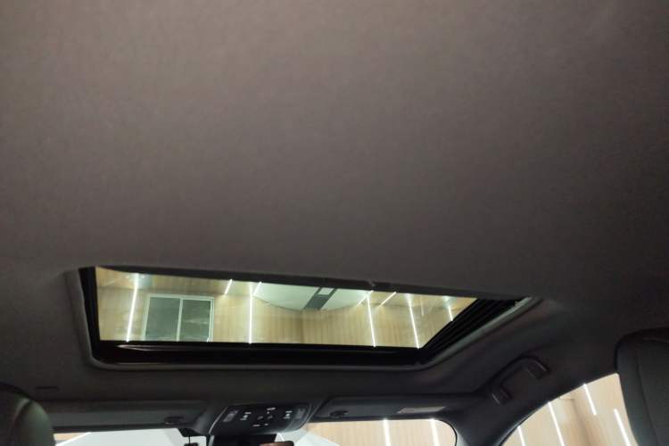 Used Toyota SIENNA 2023 2.5L Hybrid Deluxe Edition Headliner
