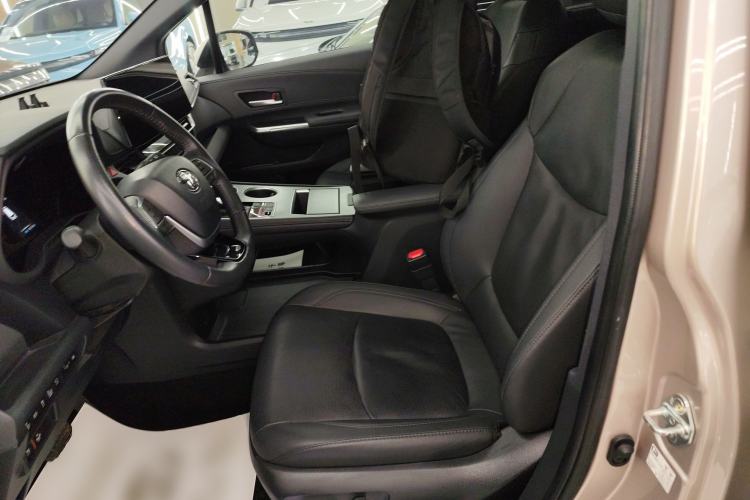 Used Toyota SIENNA 2023 2.5L Hybrid Deluxe Edition Left Front Seat