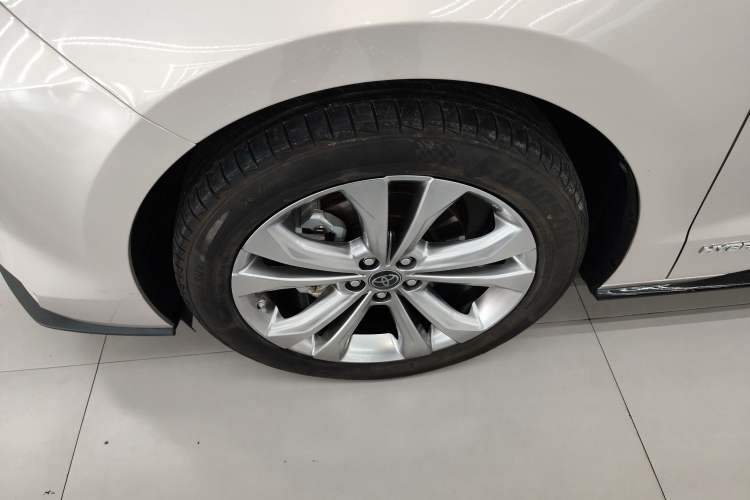 Used Toyota SIENNA 2023 2.5L Hybrid Deluxe Edition Left Front Wheel Hub