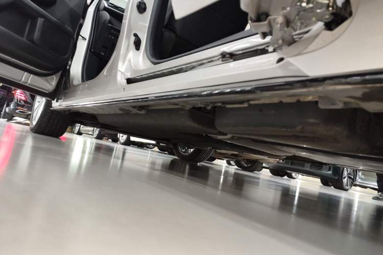 Used Toyota SIENNA 2023 2.5L Hybrid Deluxe Edition Left Side Sill