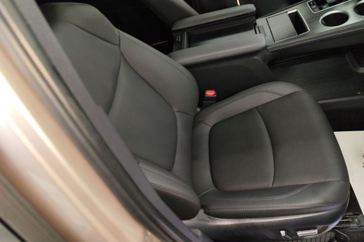 Used Toyota SIENNA 2023 2.5L Hybrid Deluxe Edition Right Front Seat