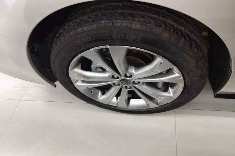 Used Toyota SIENNA 2023 2.5L Hybrid Deluxe Edition Right Rear Wheel Hub