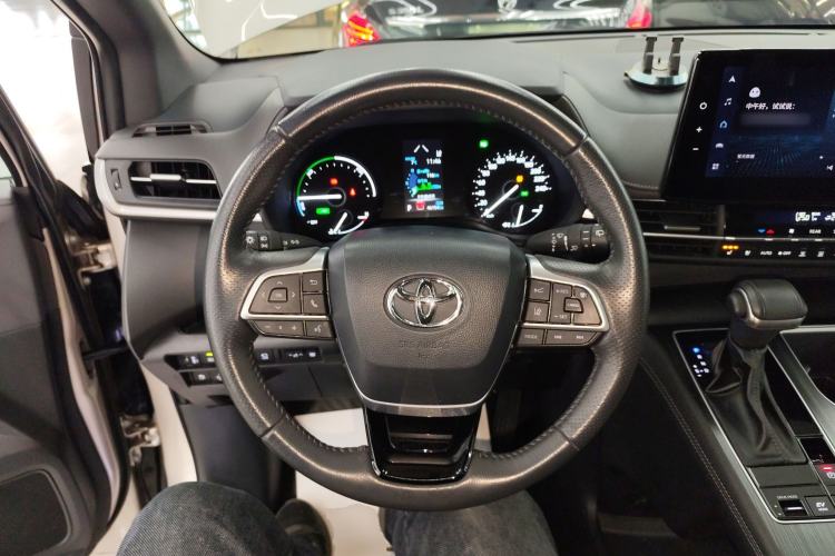 Used Toyota SIENNA 2023 2.5L Hybrid Deluxe Edition Steering Wheel
