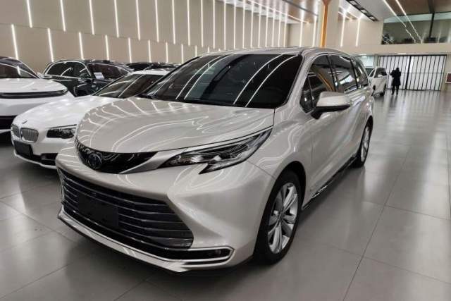 Used Toyota SIENNA 2023 2.5L Hybrid Deluxe Edition