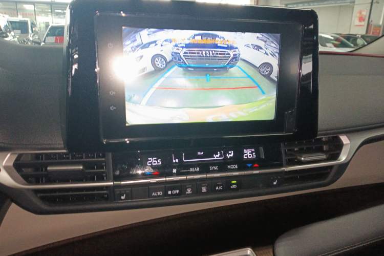 Used Toyota SIENNA 2023 2.5L Hybrid Luxury Edition Audio And AC Panel
