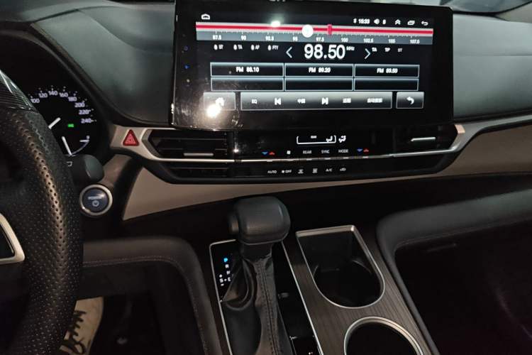Used Toyota SIENNA 2023 2.5L Hybrid Comfort Edition Audio And AC Panel