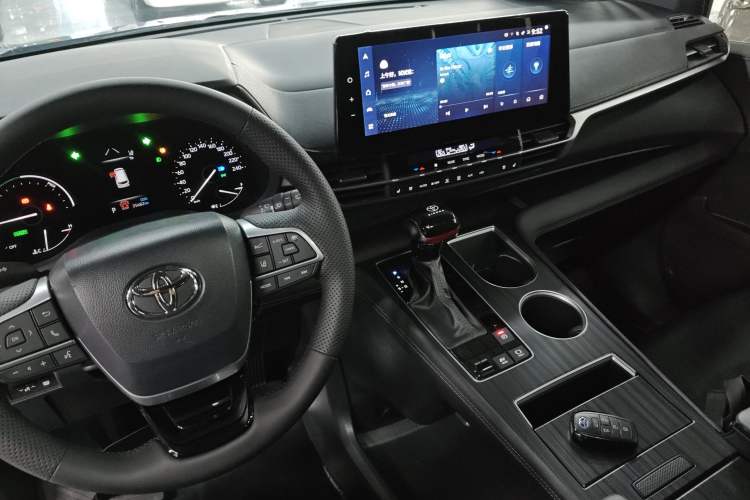 Used Toyota SIENNA 2023 2.5L Hybrid Deluxe Edition Center Console