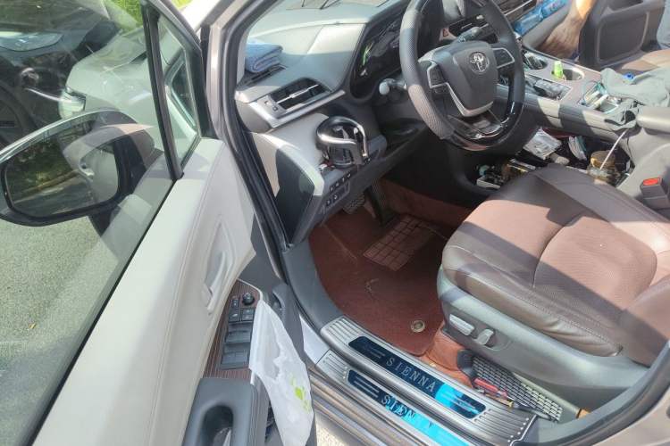 Used Toyota SIENNA 2023 2.5L Hybrid Comfort Edition Driver Seat