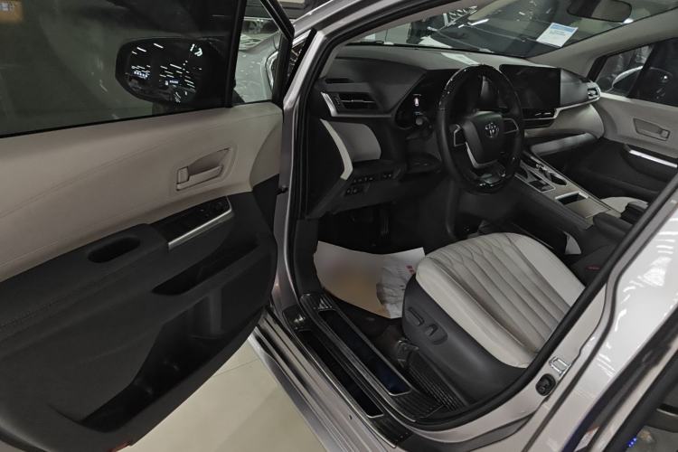 Used Toyota SIENNA 2023 2.5L Hybrid Comfort Edition Driver Seat