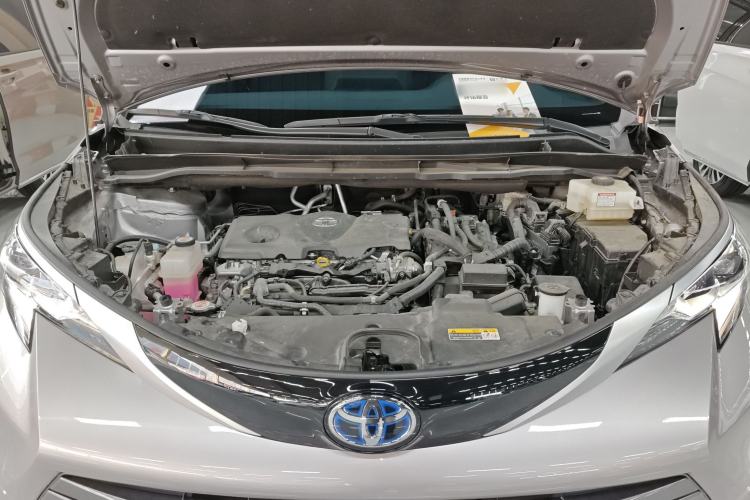 Used Toyota SIENNA 2023 2.5L Hybrid Deluxe Edition Engine Bay