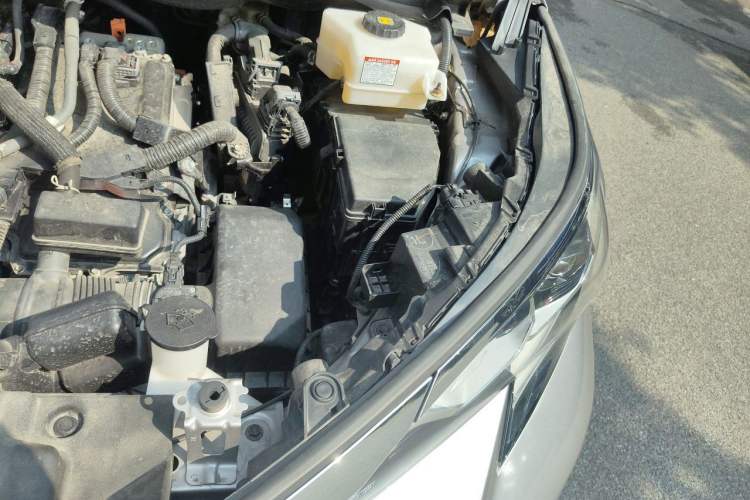 Used Toyota SIENNA 2023 2.5L Hybrid Comfort Edition Engine Bay Left