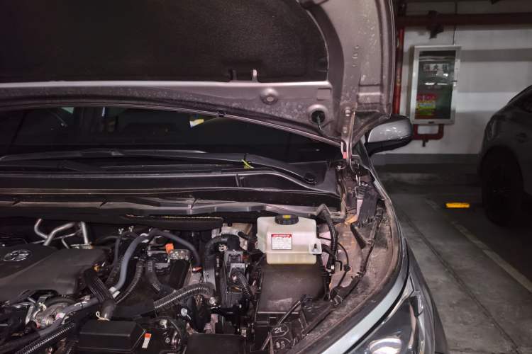 Used Toyota SIENNA 2023 2.5L Hybrid Deluxe Edition Engine Bay Left