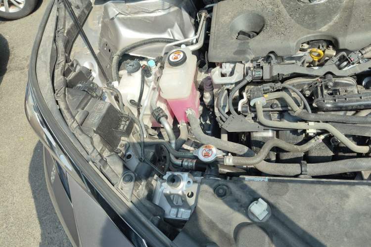 Used Toyota SIENNA 2023 2.5L Hybrid Comfort Edition Engine Bay Right