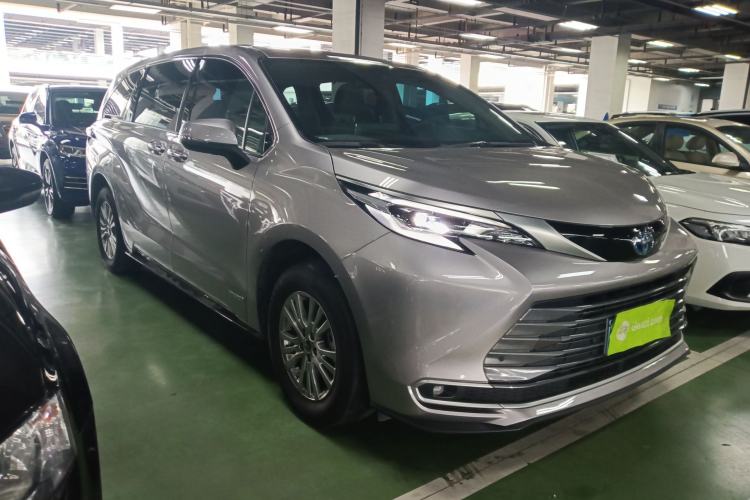 Used Toyota SIENNA 2023 2.5L Hybrid Luxury Edition Exterior 2