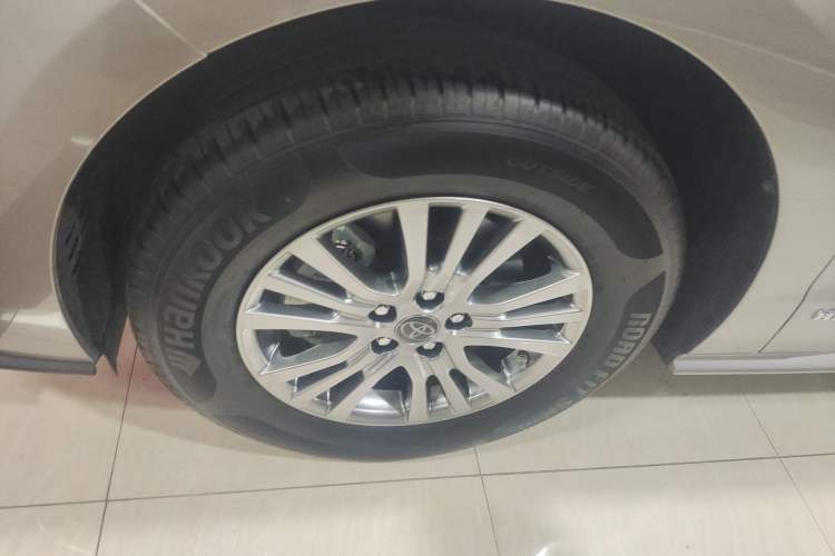 Used Toyota SIENNA 2023 2.5L Hybrid Comfort Edition Exterior 2