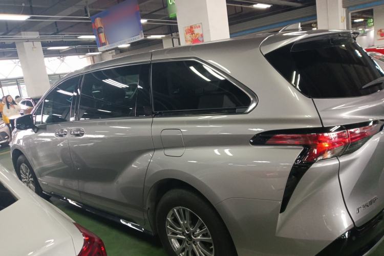 Used Toyota SIENNA 2023 2.5L Hybrid Luxury Edition Exterior 3