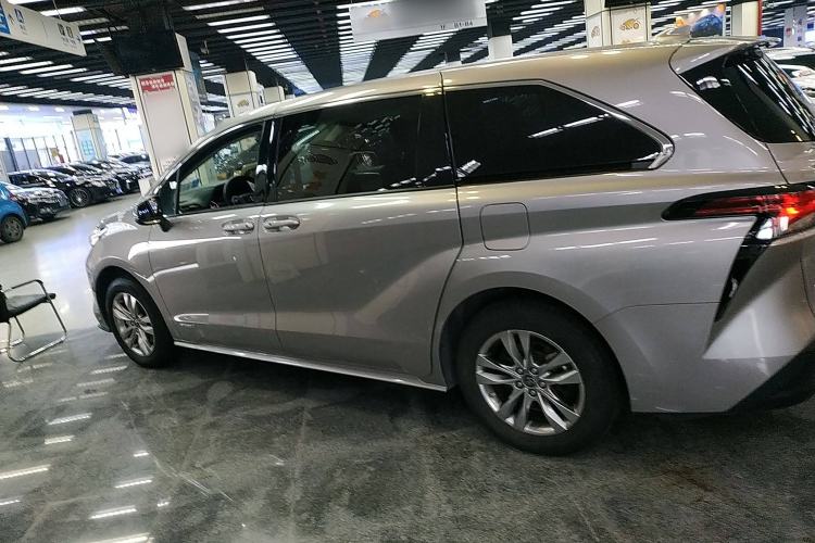 Used Toyota SIENNA 2023 2.5L Hybrid Comfort Edition Exterior 3