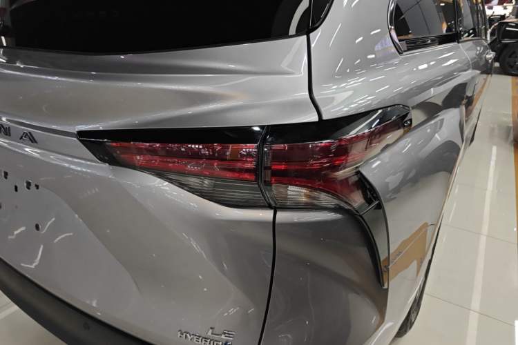 Used Toyota SIENNA 2023 2.5L Hybrid Comfort Edition Exterior 3