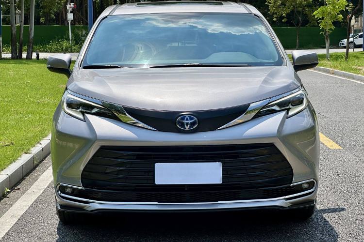 Used Toyota SIENNA 2023 2.5L Hybrid Comfort Edition Exterior 5