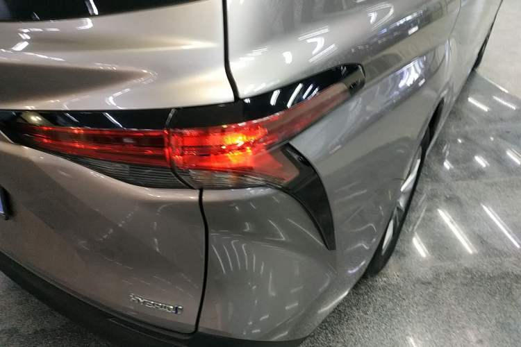 Used Toyota SIENNA 2023 2.5L Hybrid Comfort Edition Exterior 6