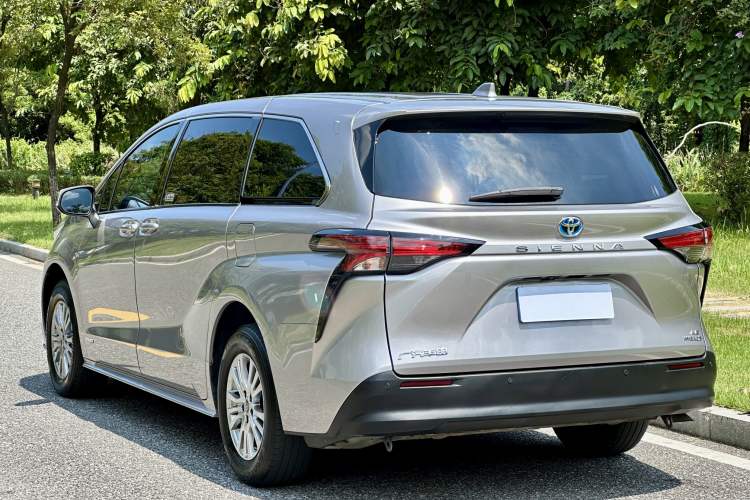 Used Toyota SIENNA 2023 2.5L Hybrid Comfort Edition Exterior 7